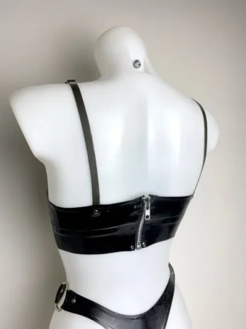 Latex bra with adjustable straps and zipper in any colour